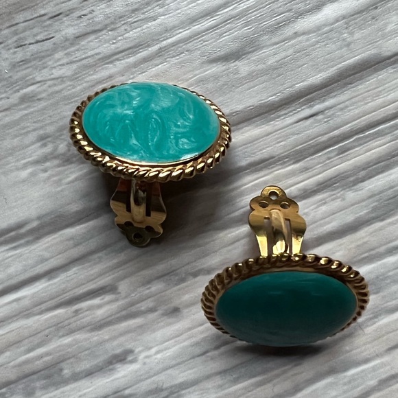 vintage 80s turquoise swirl enamel goldtone earclips - Picture 5 of 7